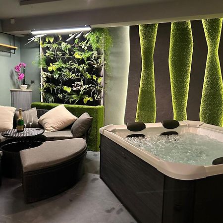 Leo Apartment Suite & Private Spa Zone - Old City Братислава Екстериор снимка