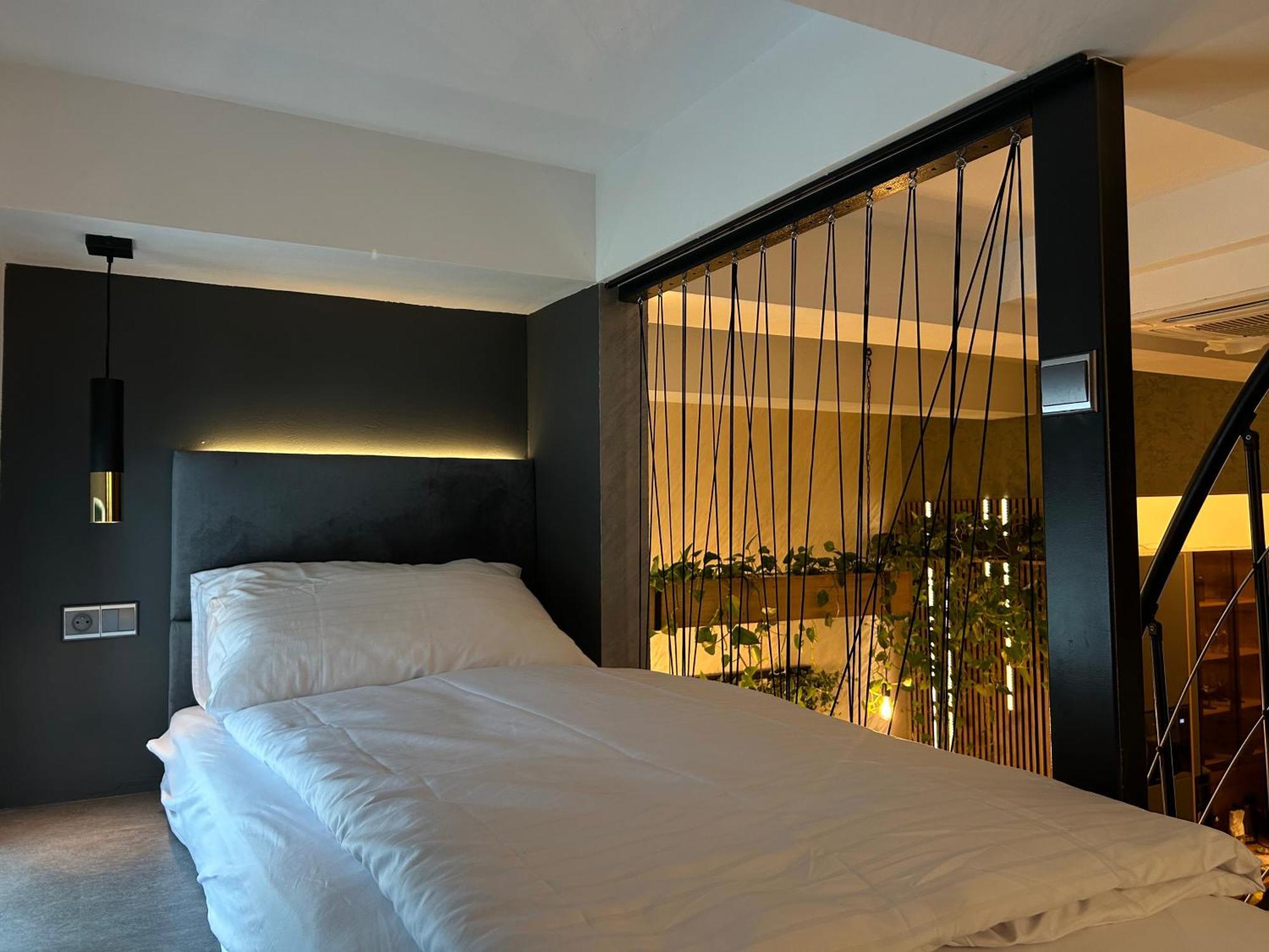 Leo Apartment Suite & Private Spa Zone - Old City Братислава Екстериор снимка