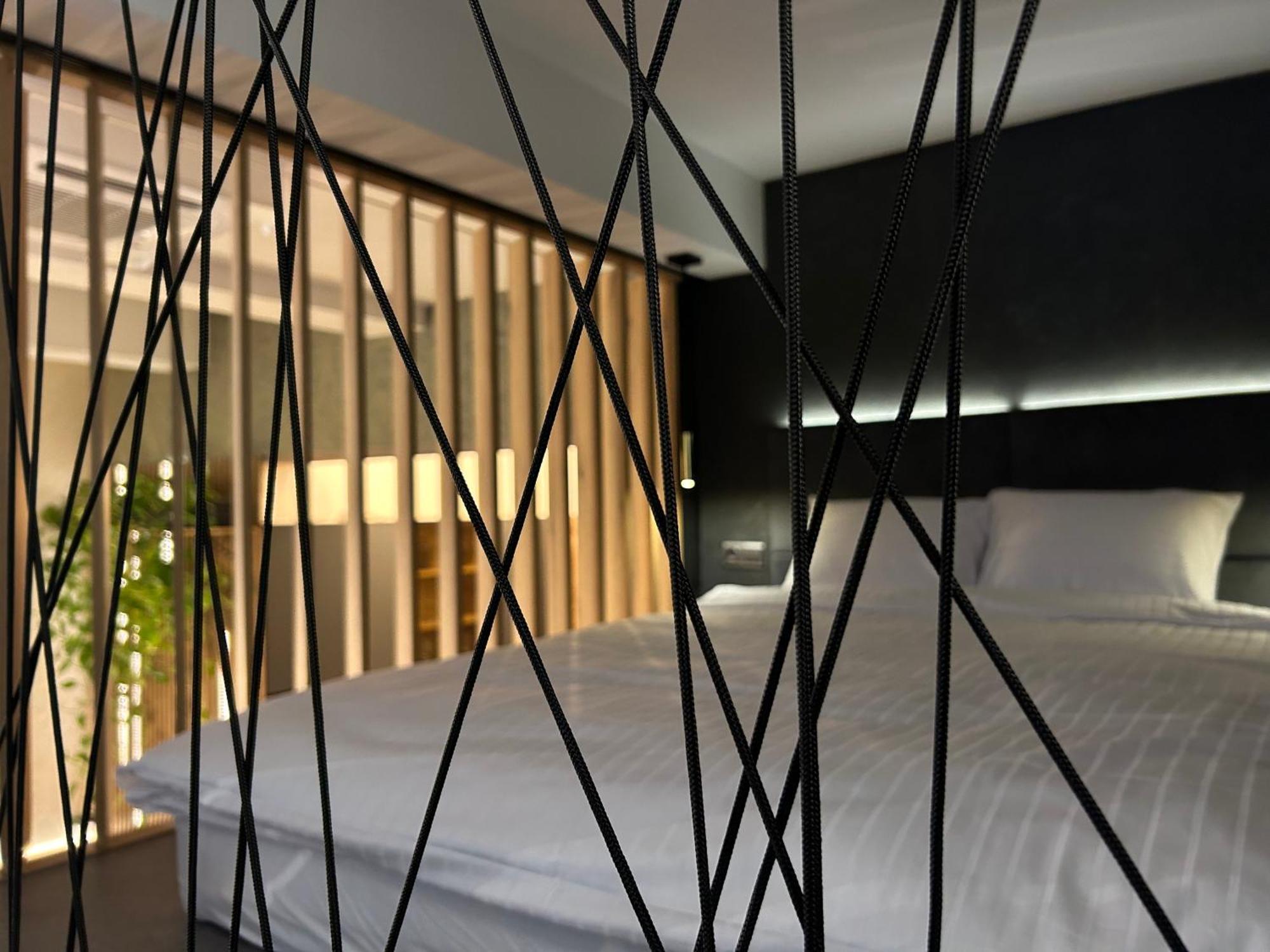 Leo Apartment Suite & Private Spa Zone - Old City Братислава Екстериор снимка
