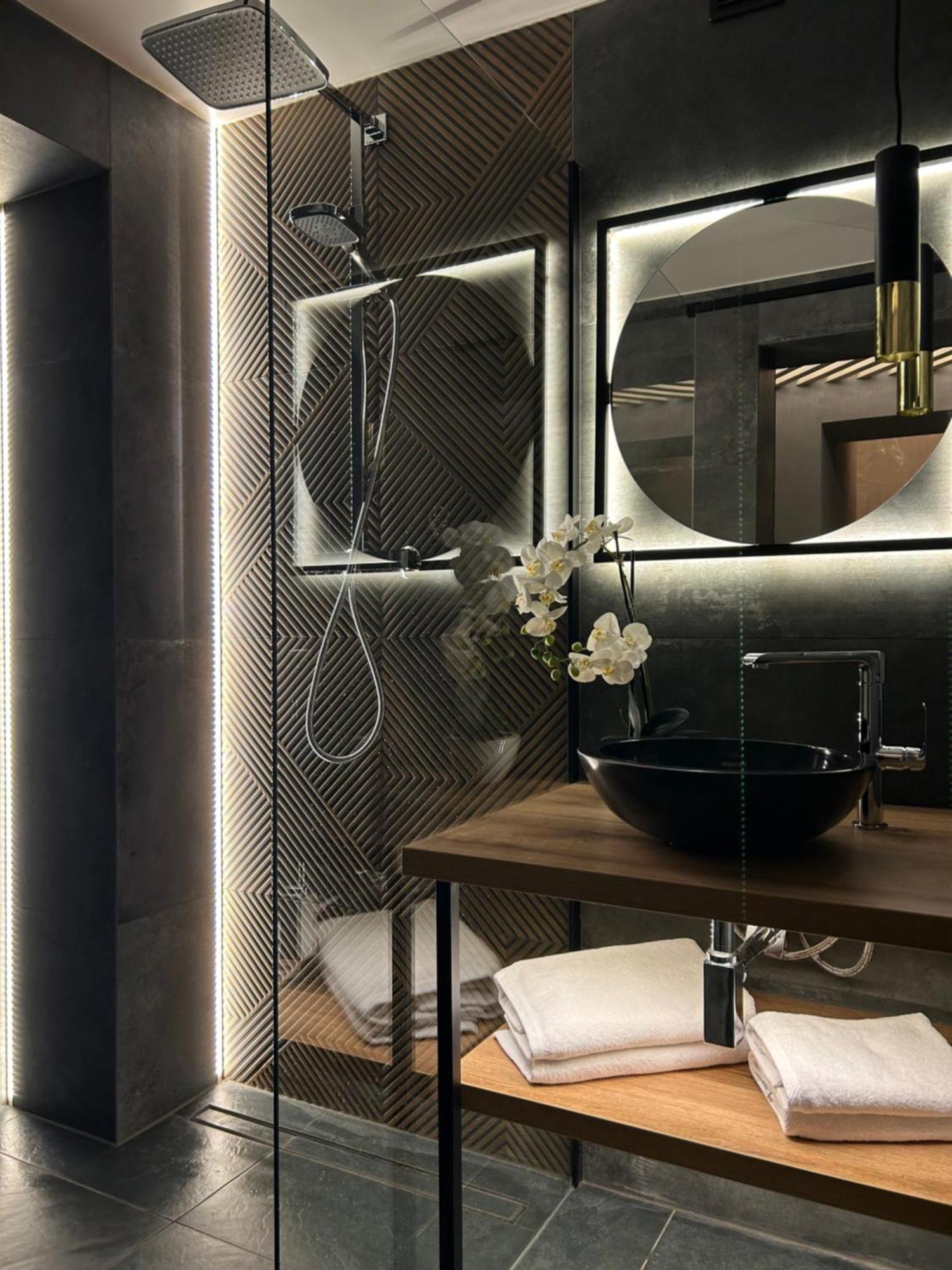 Leo Apartment Suite & Private Spa Zone - Old City Братислава Екстериор снимка