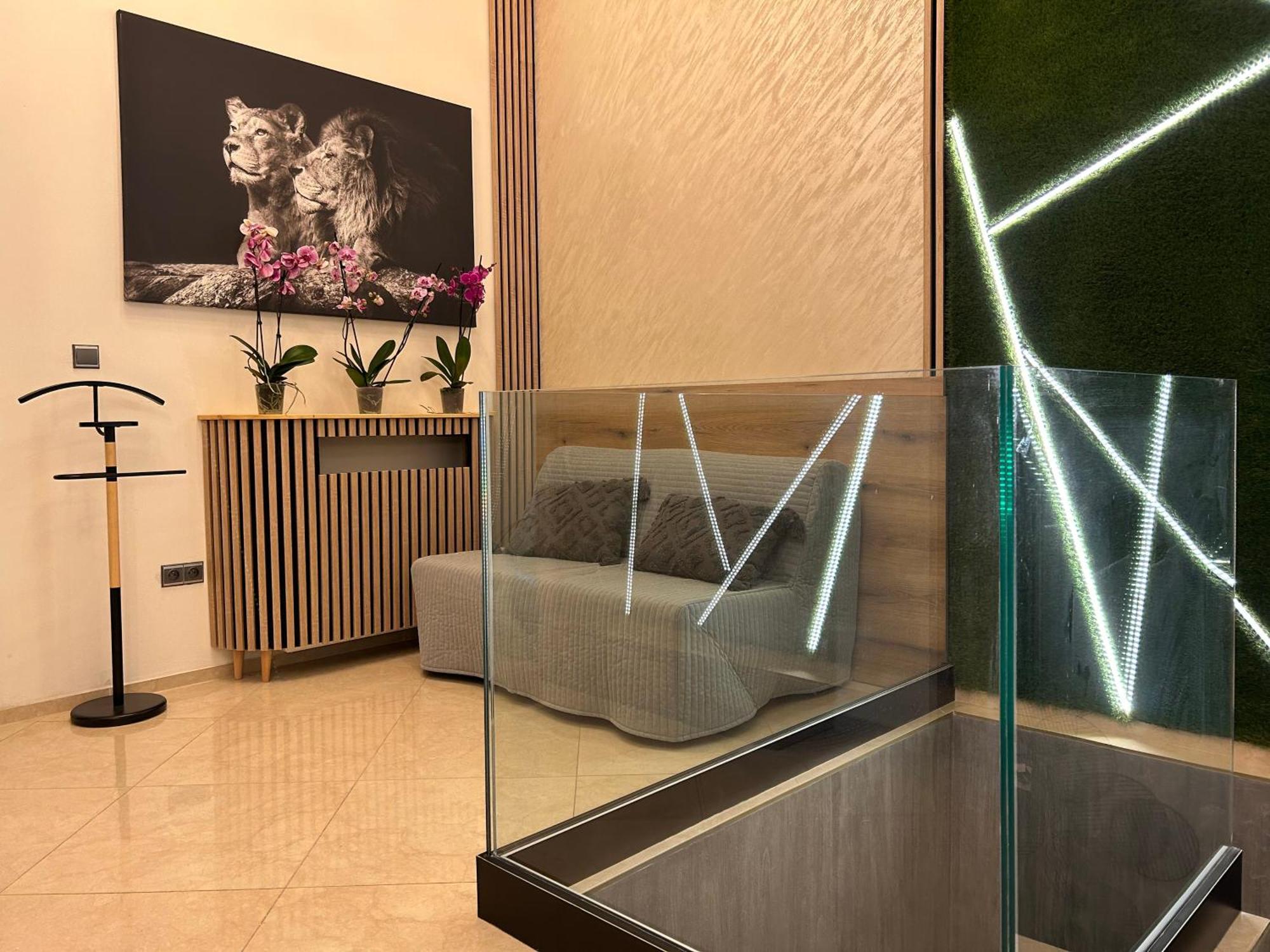 Leo Apartment Suite & Private Spa Zone - Old City Братислава Екстериор снимка