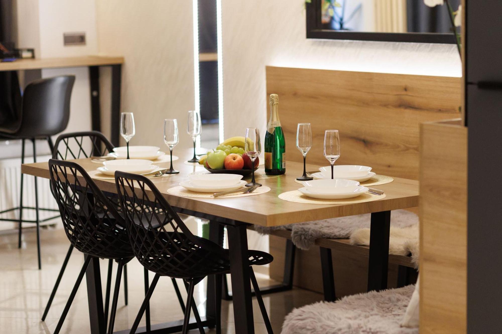 Leo Apartment Suite & Private Spa Zone - Old City Братислава Екстериор снимка