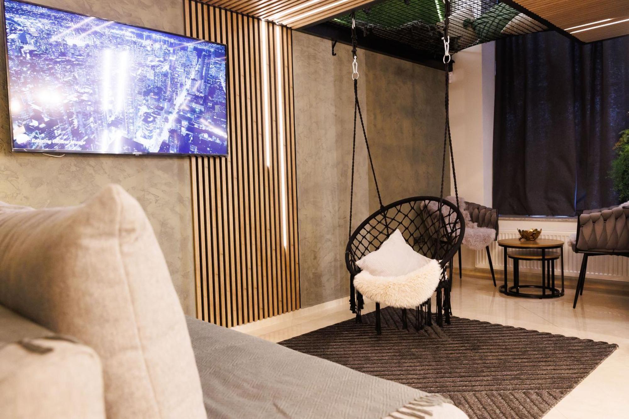 Leo Apartment Suite & Private Spa Zone - Old City Братислава Екстериор снимка