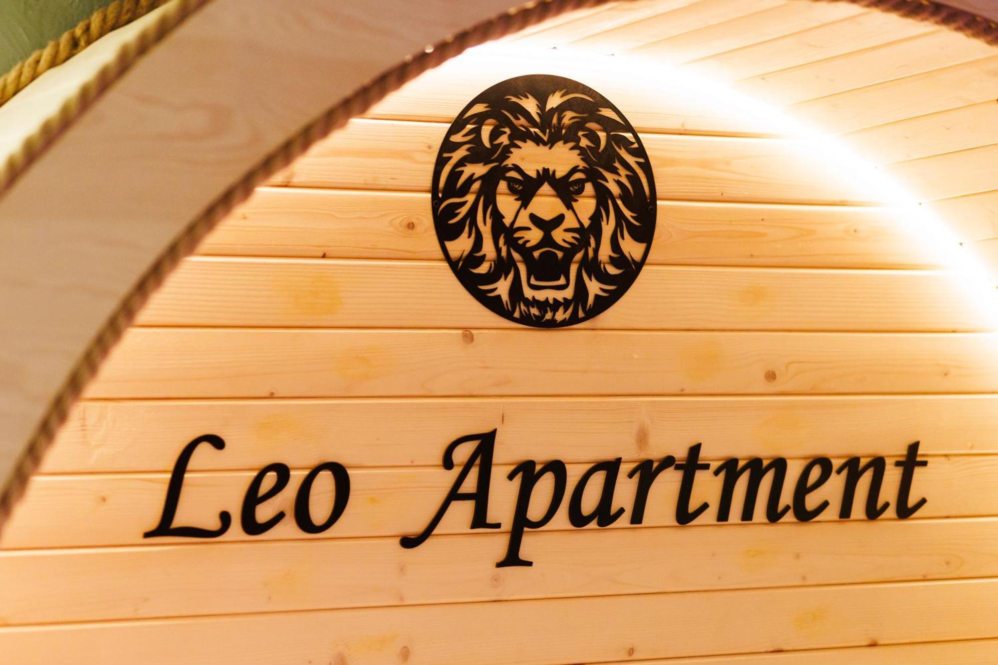 Leo Apartment Suite & Private Spa Zone - Old City Братислава Екстериор снимка