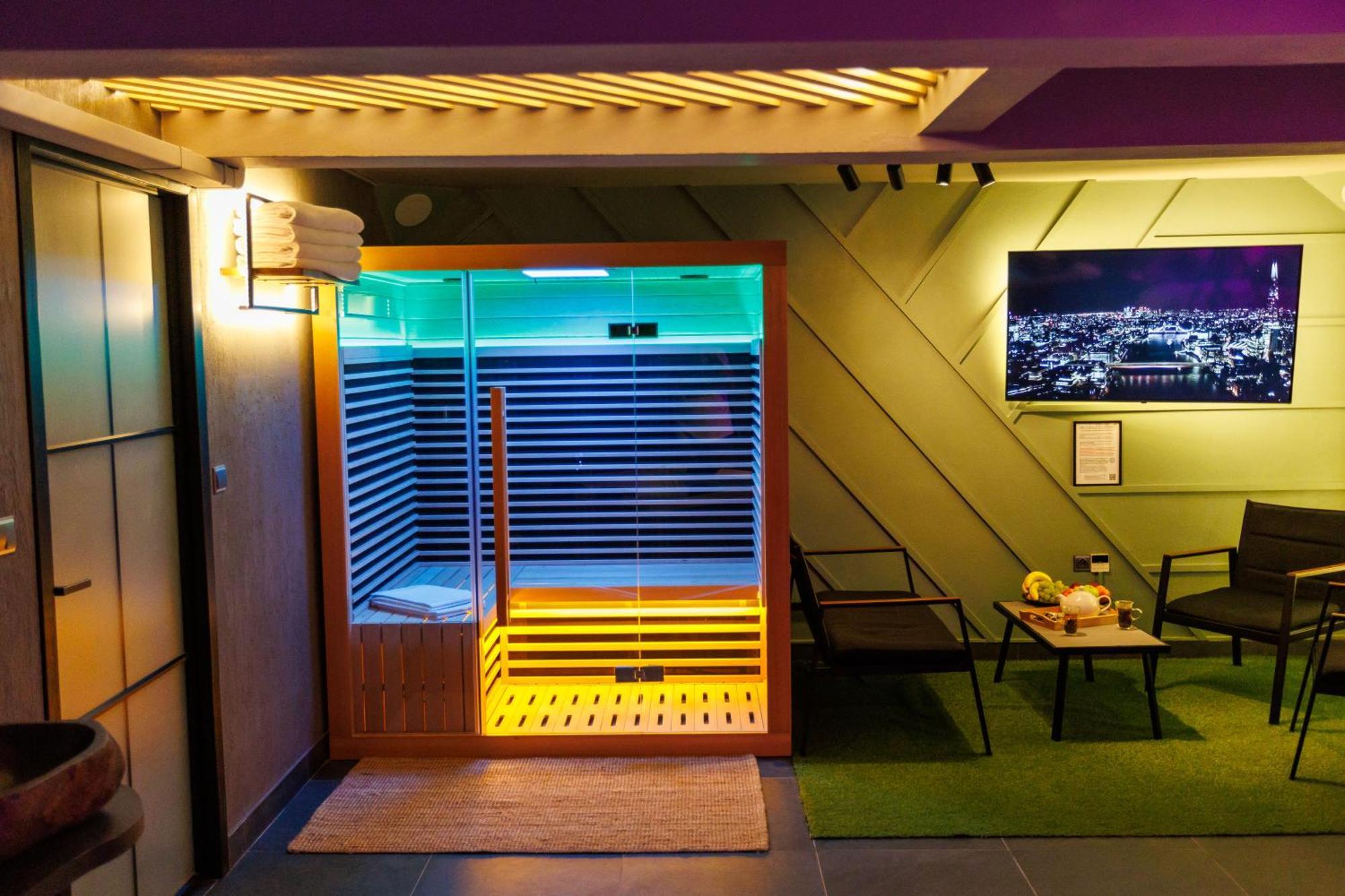 Leo Apartment Suite & Private Spa Zone - Old City Братислава Екстериор снимка