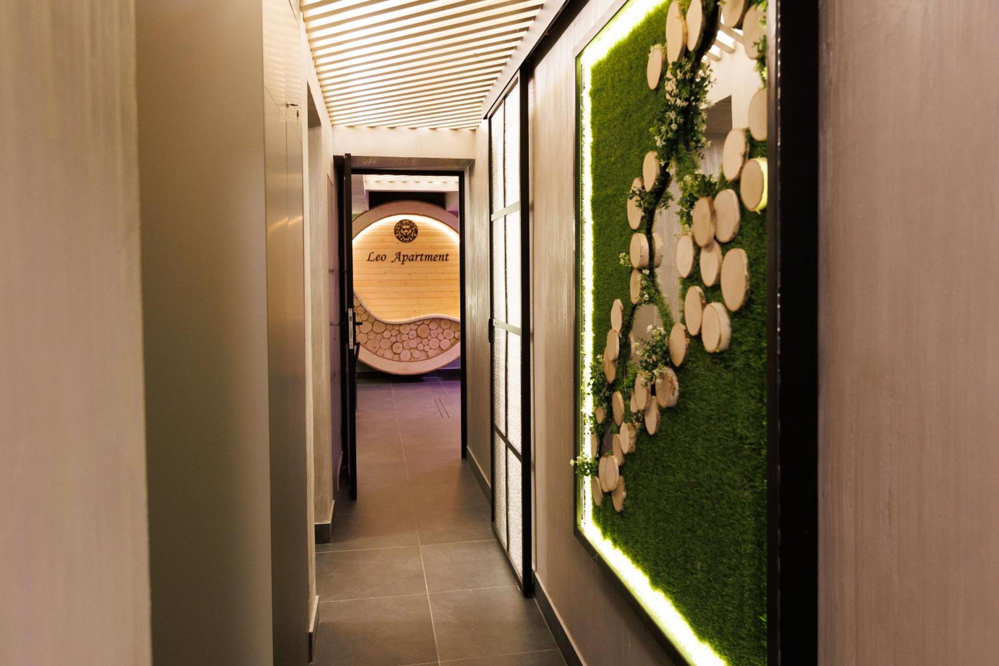 Leo Apartment Suite & Private Spa Zone - Old City Братислава Екстериор снимка