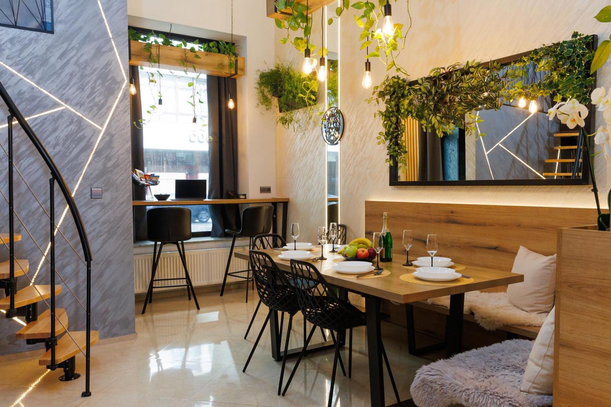 Leo Apartment Suite & Private Spa Zone - Old City Братислава Екстериор снимка