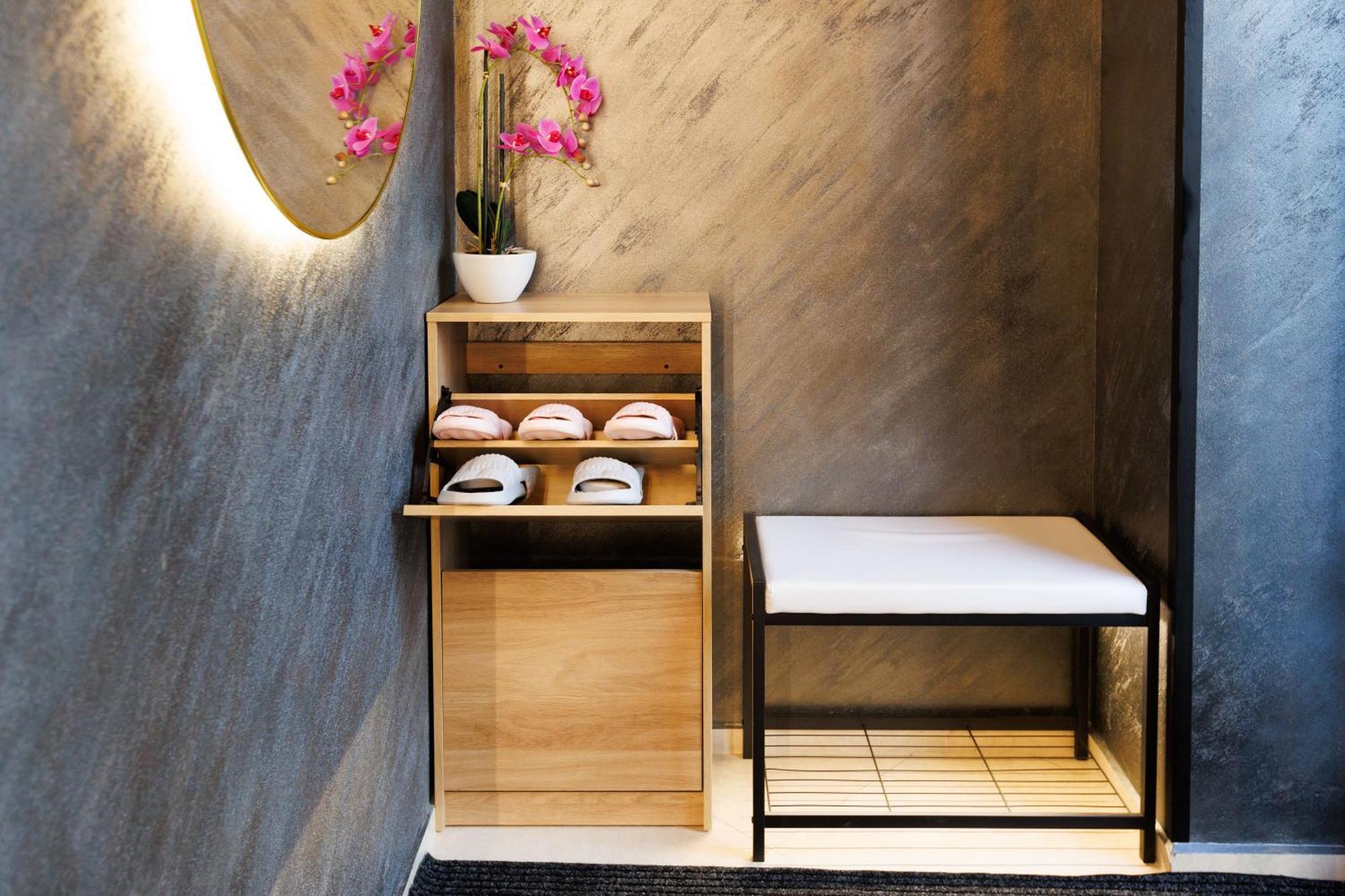 Leo Apartment Suite & Private Spa Zone - Old City Братислава Екстериор снимка