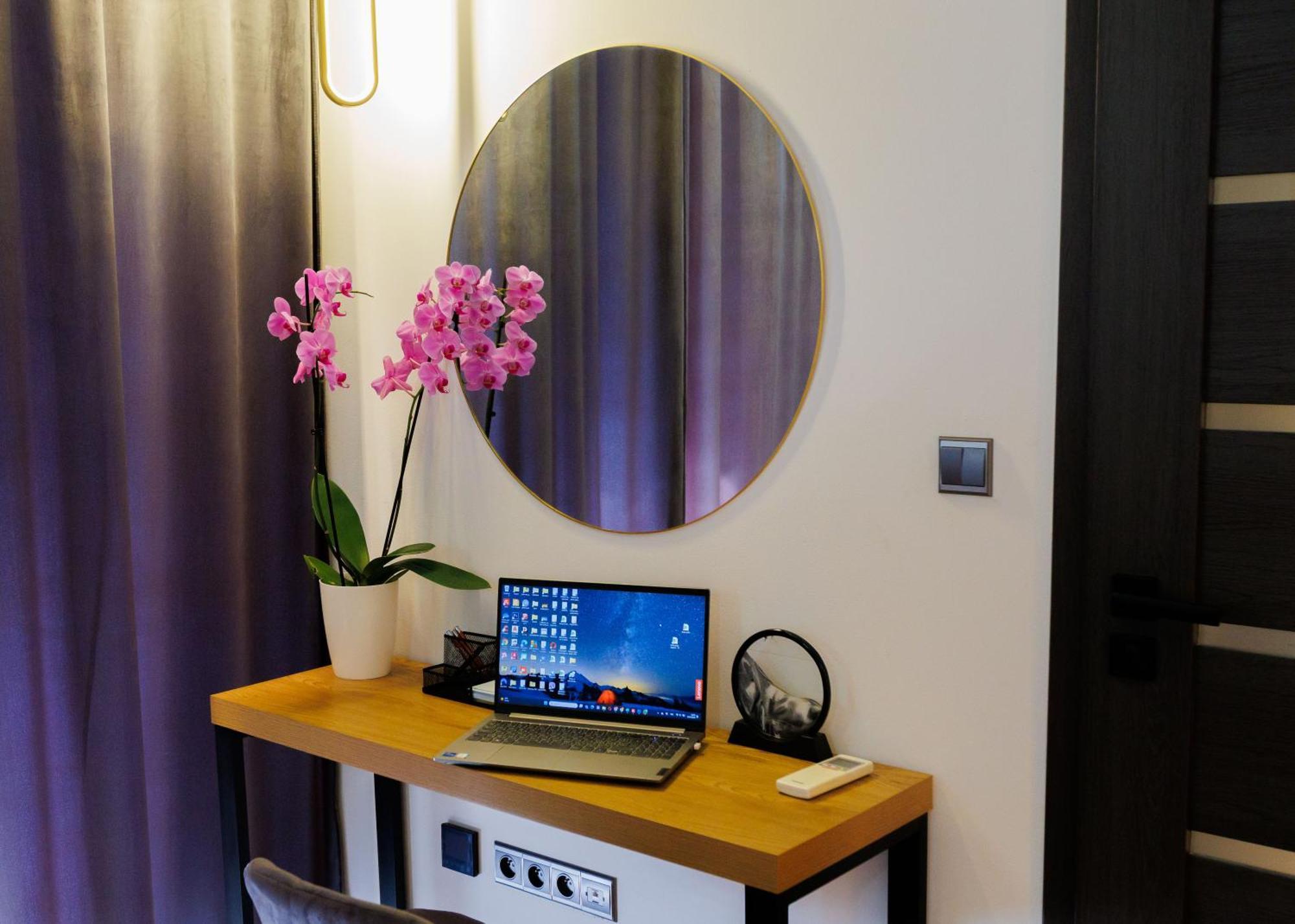 Leo Apartment Suite & Private Spa Zone - Old City Братислава Екстериор снимка