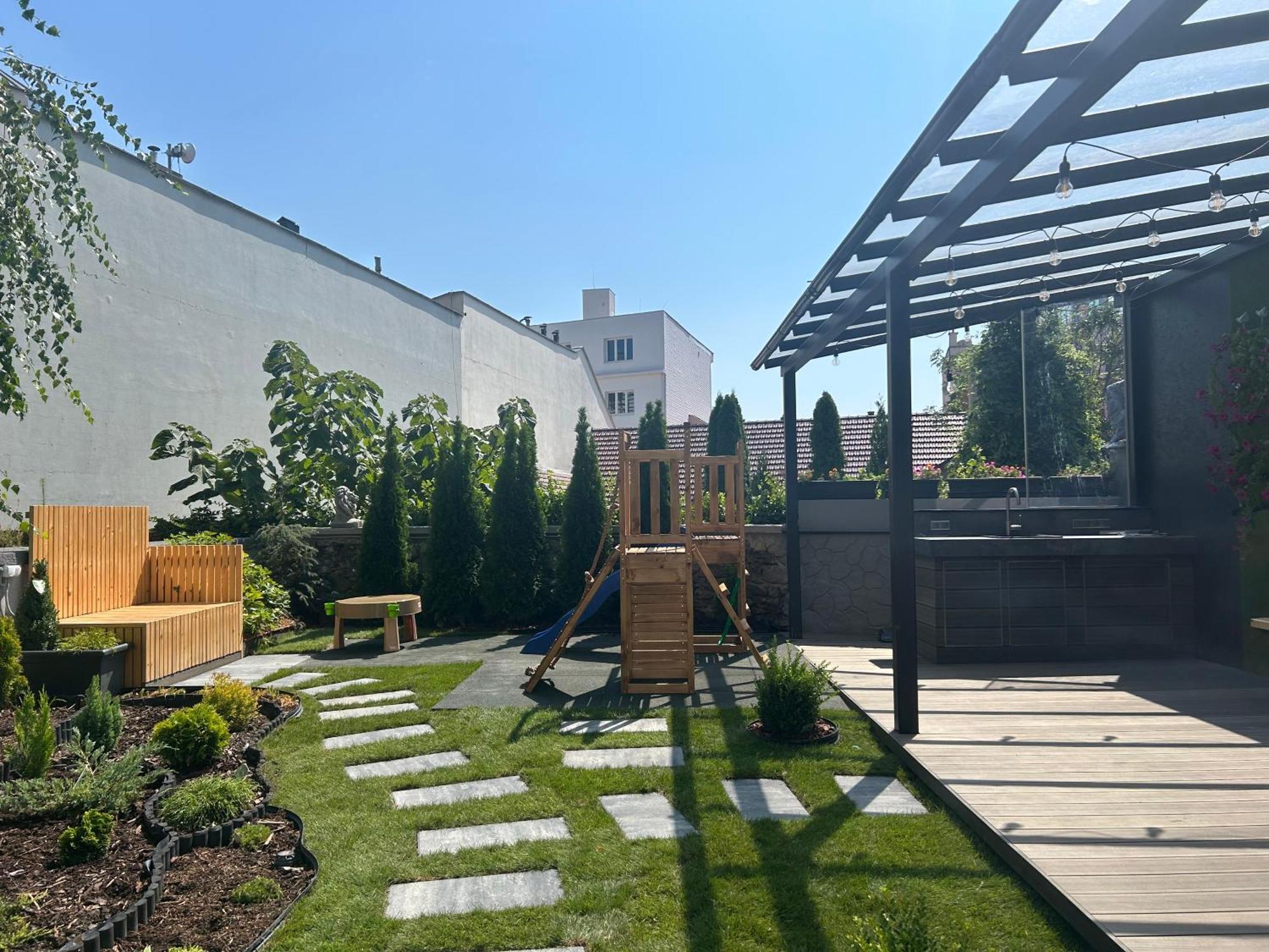 Leo Apartment Suite & Private Spa Zone - Old City Братислава Екстериор снимка