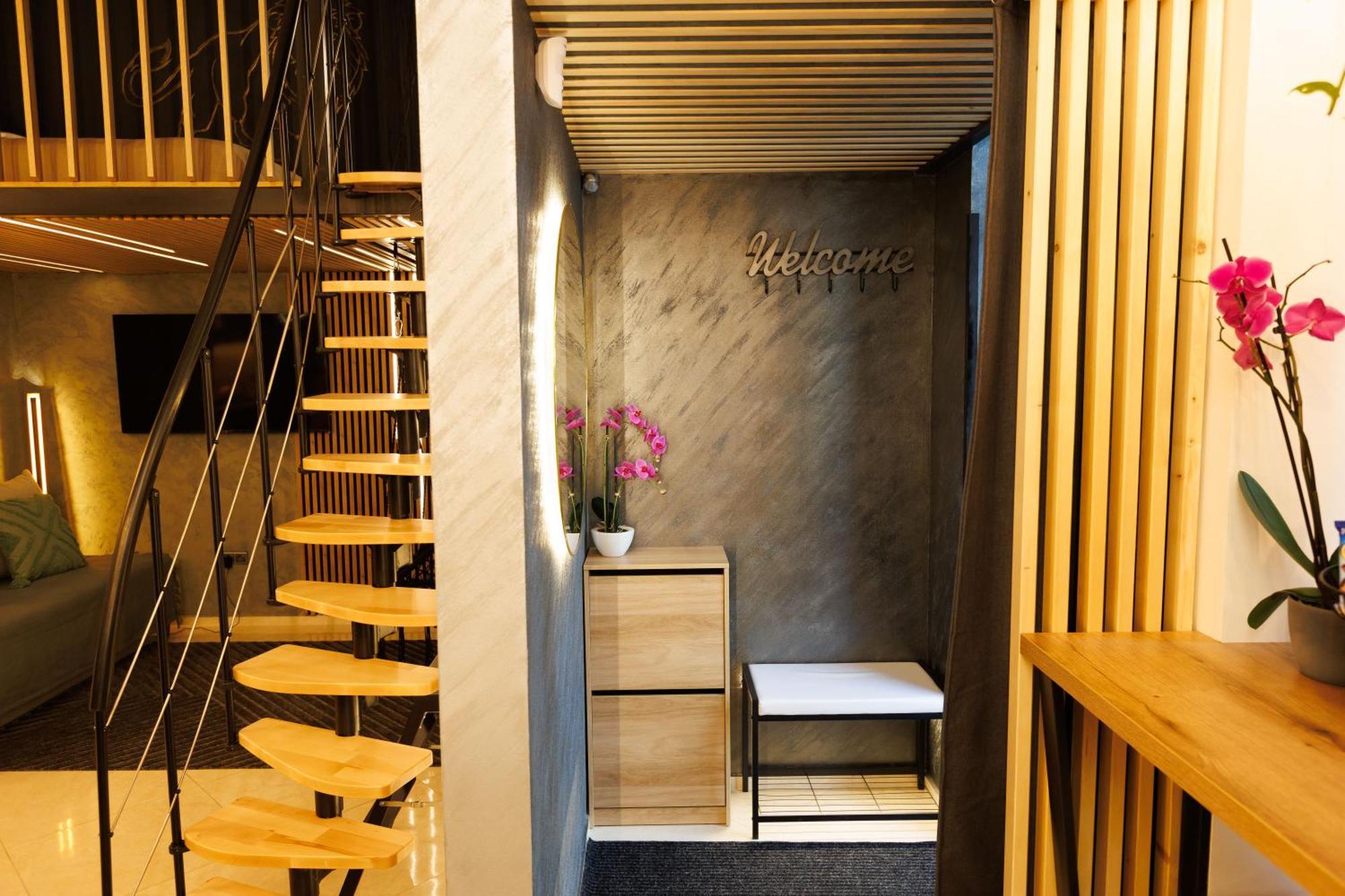 Leo Apartment Suite & Private Spa Zone - Old City Братислава Екстериор снимка