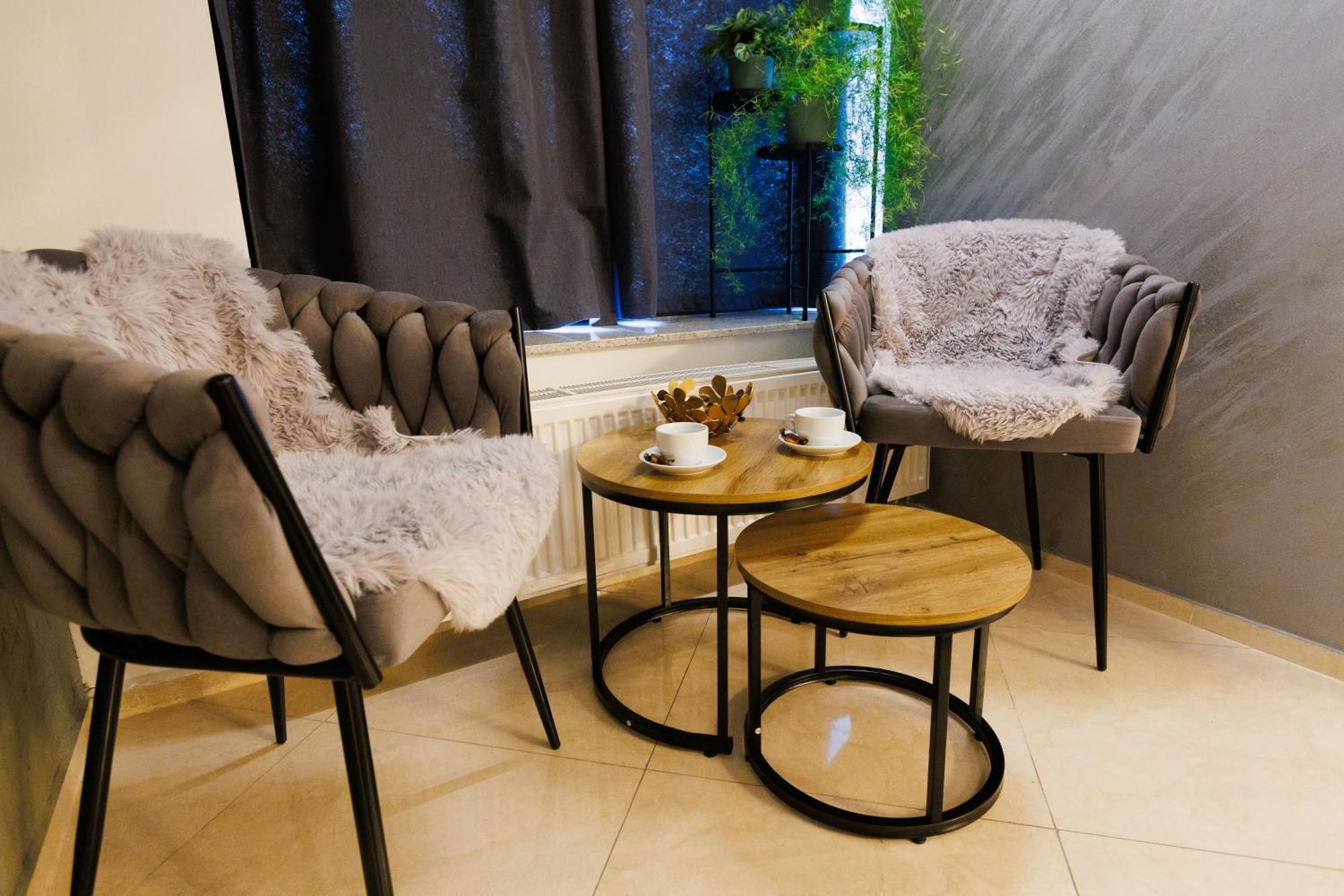 Leo Apartment Suite & Private Spa Zone - Old City Братислава Екстериор снимка