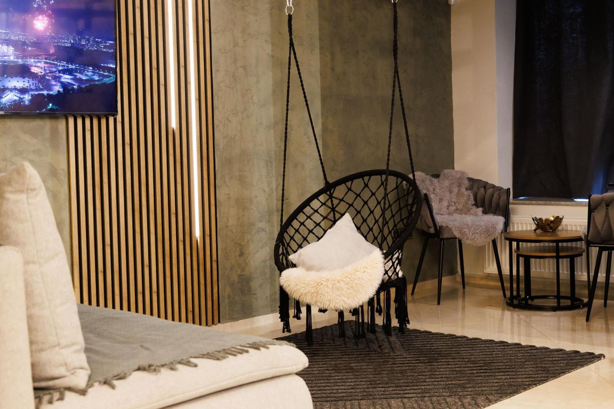 Leo Apartment Suite & Private Spa Zone - Old City Братислава Екстериор снимка