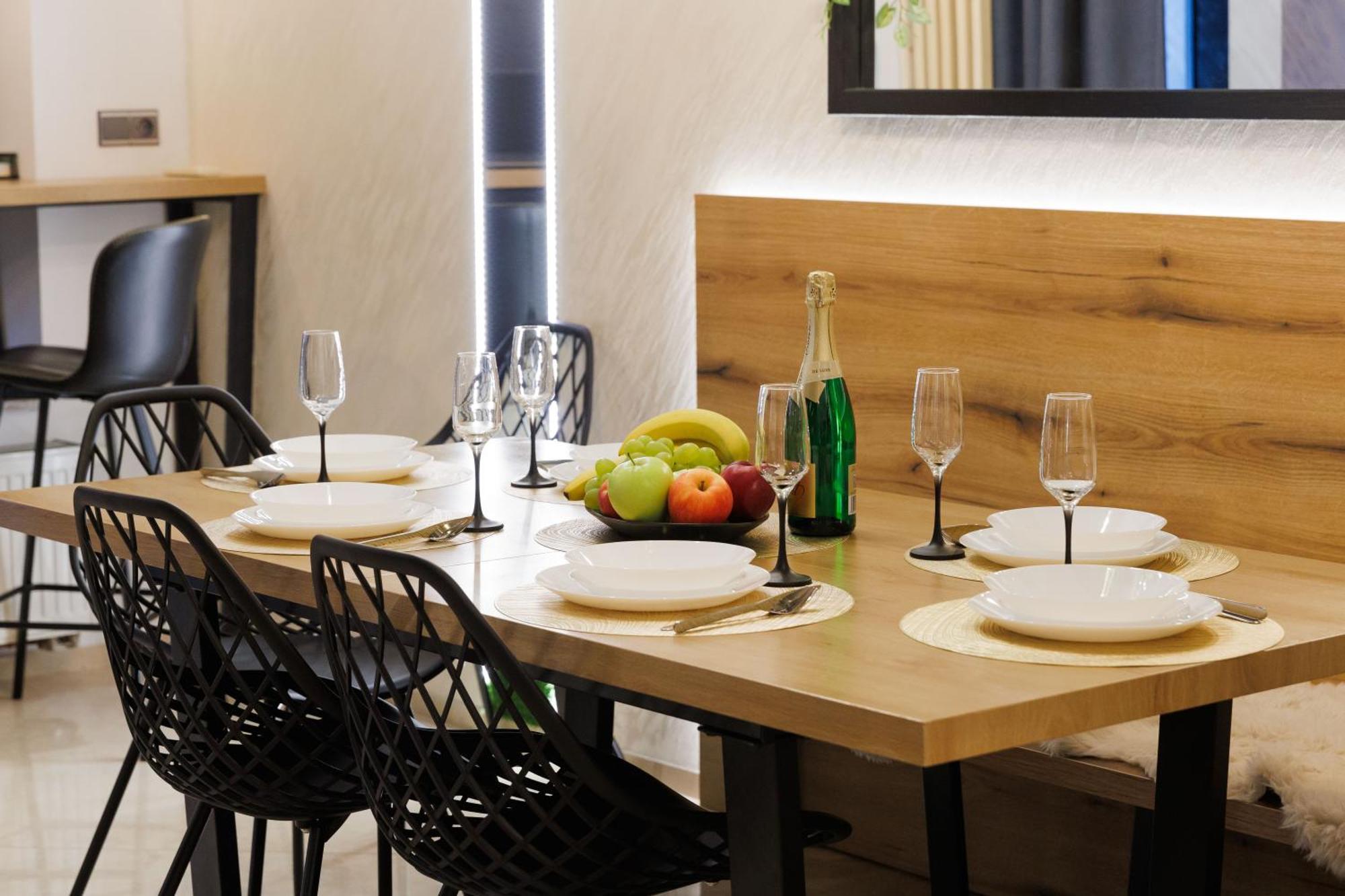 Leo Apartment Suite & Private Spa Zone - Old City Братислава Екстериор снимка